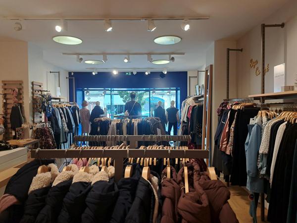 Local commercial Laval 130 m2 , Laval