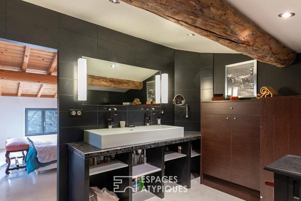 Ancien prieuré rénové dans un cadre bucolique face à la tour de Crest