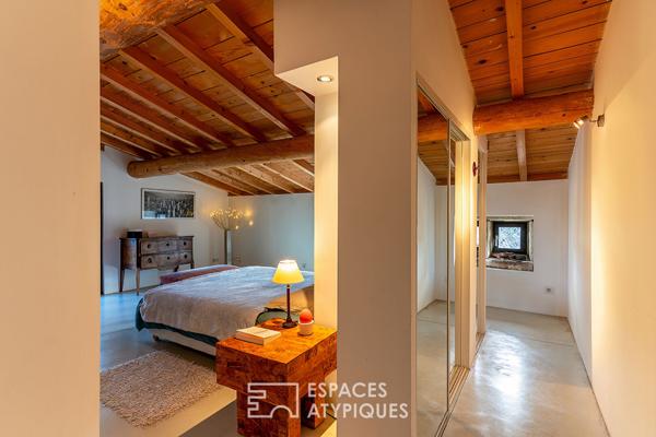 Ancien prieuré rénové dans un cadre bucolique face à la tour de Crest