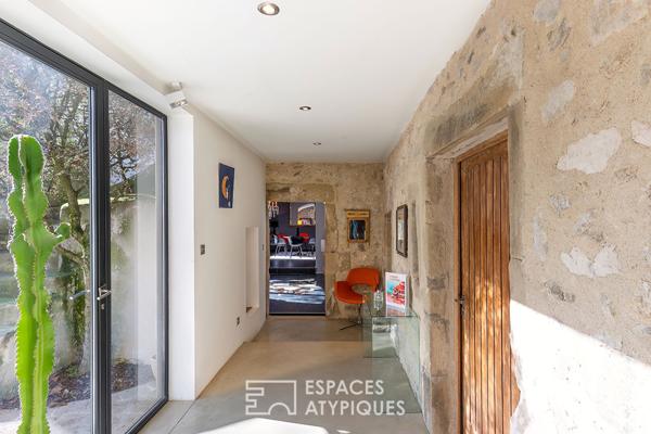 Ancien prieuré rénové dans un cadre bucolique face à la tour de Crest