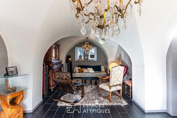 Ancien prieuré rénové dans un cadre bucolique face à la tour de Crest