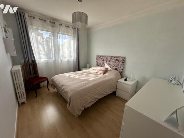 Maison de centre-ville avec piscine et garage