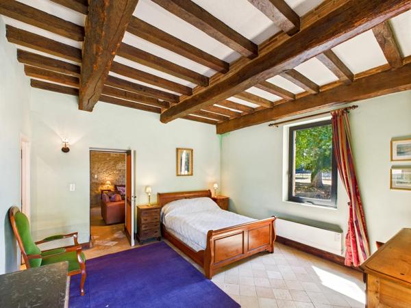 Propriété d’exception du Moyen Âge en bord de rivière – Maison d’amis, piscine à débordement et dépendance – Proche Bergerac