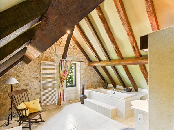 Propriété d’exception du Moyen Âge en bord de rivière – Maison d’amis, piscine à débordement et dépendance – Proche Bergerac