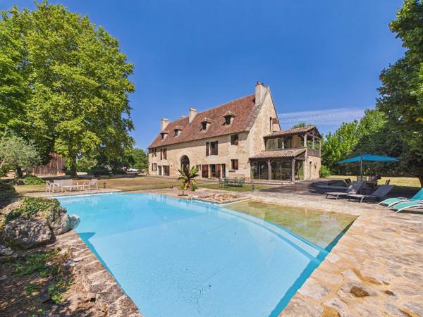 Propriété d’exception du Moyen Âge en bord de rivière – Maison d’amis, piscine à débordement et dépendance – Proche Bergerac