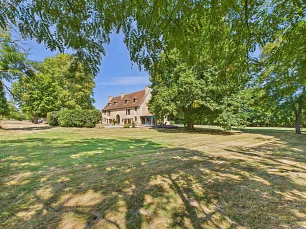 Propriété d’exception du Moyen Âge en bord de rivière – Maison d’amis, piscine à débordement et dépendance – Proche Bergerac