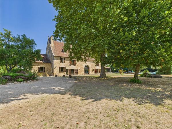Propriété d’exception du Moyen Âge en bord de rivière – Maison d’amis, piscine à débordement et dépendance – Proche Bergerac