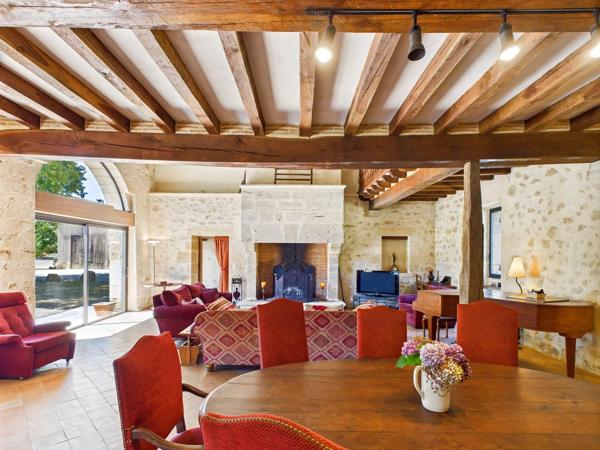 Propriété d’exception du Moyen Âge en bord de rivière – Maison d’amis, piscine à débordement et dépendance – Proche Bergerac