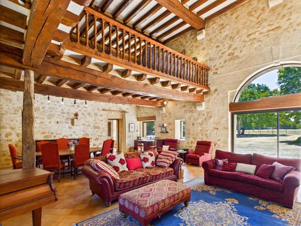 Propriété d’exception du Moyen Âge en bord de rivière – Maison d’amis, piscine à débordement et dépendance – Proche Bergerac