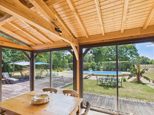 Propriété d’exception du Moyen Âge en bord de rivière – Maison d’amis, piscine à débordement et dépendance – Proche Bergerac