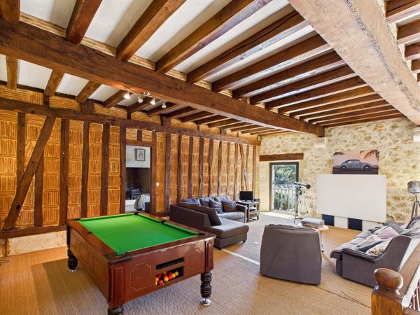 Propriété d’exception du Moyen Âge en bord de rivière – Maison d’amis, piscine à débordement et dépendance – Proche Bergerac