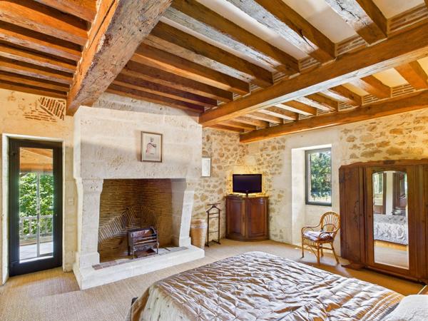 Propriété d’exception du Moyen Âge en bord de rivière – Maison d’amis, piscine à débordement et dépendance – Proche Bergerac