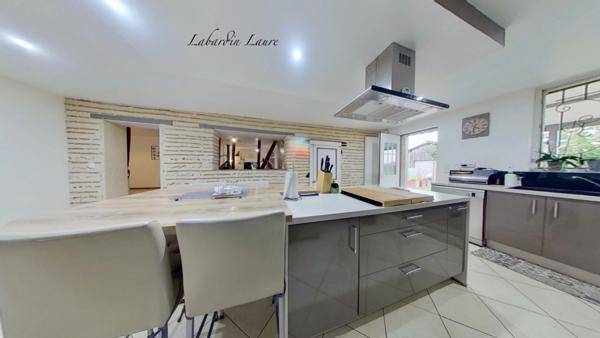 Maison de 300m2, 5 chambres, dépendances à CAUMONT-SUR-GARONNE (47)