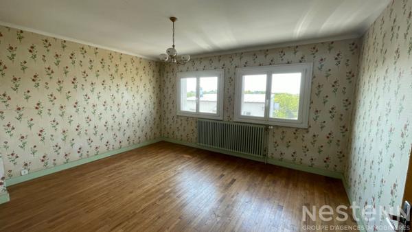 A proximité immédiate du centre ville, au coeur d'un quartier calme et à l'écart des axes passants, dans un quartier recherché à pied des commerces