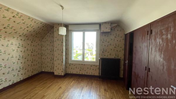 A proximité immédiate du centre ville, au coeur d'un quartier calme et à l'écart des axes passants, dans un quartier recherché à pied des commerces