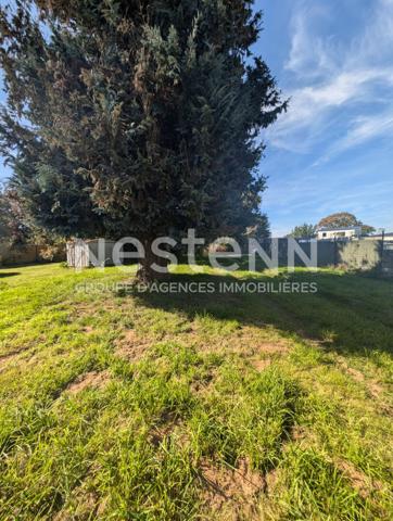 Maison à vendre à Radenac avec un local commercial loué