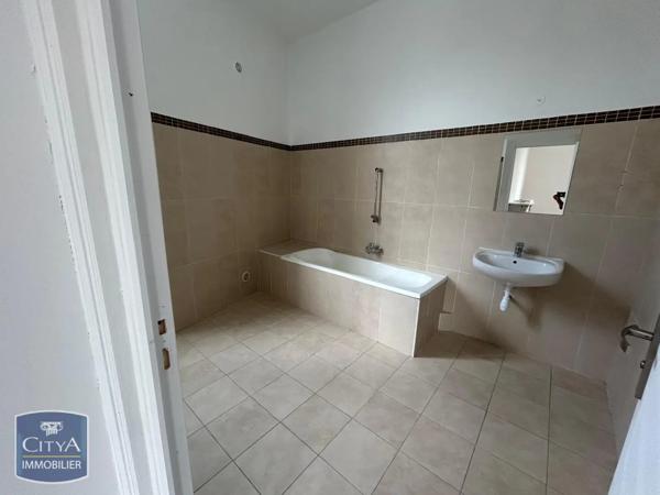 Appartement à louer 2 pièces 66.39m² Carpentras (84200)