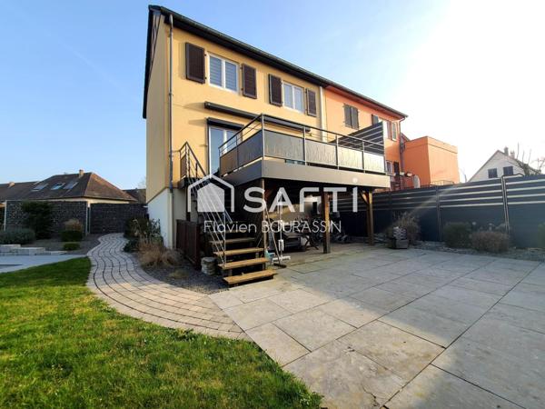 MAISON FAMILIALE - T6 - JARDIN - PISCINE - GARAGES