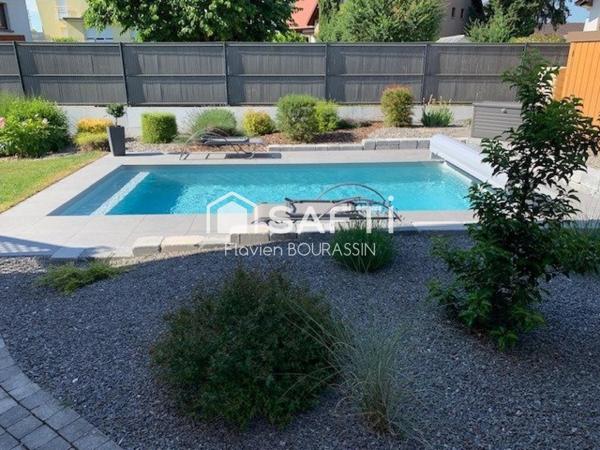 MAISON FAMILIALE - T6 - JARDIN - PISCINE - GARAGES