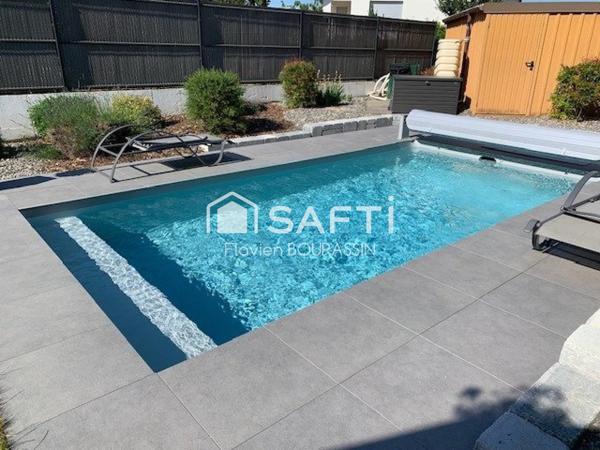 MAISON FAMILIALE - T6 - JARDIN - PISCINE - GARAGES