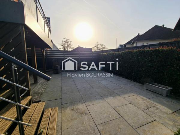 MAISON FAMILIALE - T6 - JARDIN - PISCINE - GARAGES