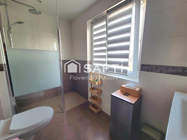 MAISON FAMILIALE - T6 - JARDIN - PISCINE - GARAGES