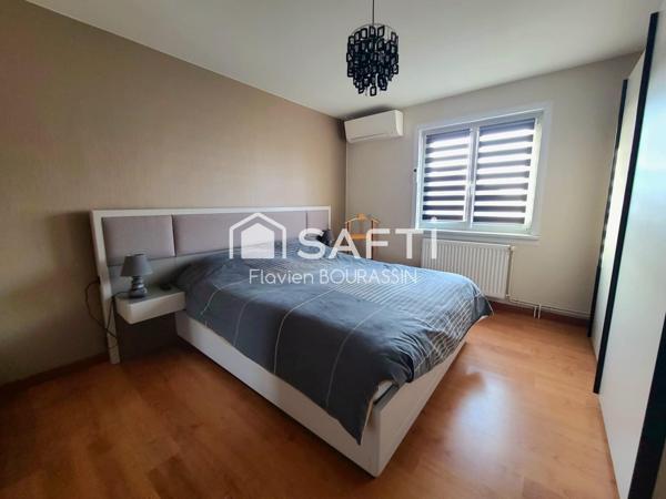 MAISON FAMILIALE - T6 - JARDIN - PISCINE - GARAGES