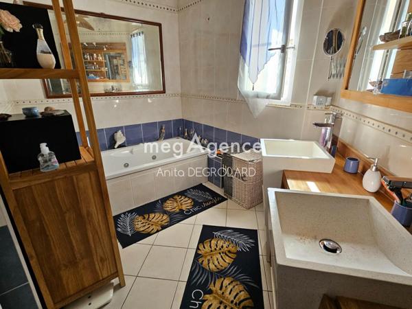 Maison à LA ROCHE-SUR-YON, 85000 - 5 pièces 166m²