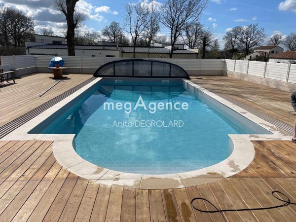 Maison à LA ROCHE-SUR-YON, 85000 - 5 pièces 166m²