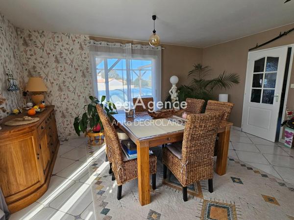 Maison à LA ROCHE-SUR-YON, 85000 - 5 pièces 166m²