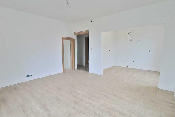 Bel appartement rénové – Petite copropriété