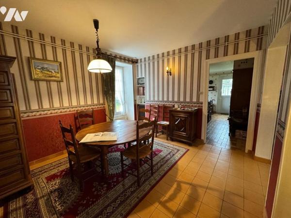 GRANDE MAISON DE MAITRE A RESTAURER AVEC DEPENDANCES, GARAGE  ET BEAU TERRAIN à 10 mn de FONTENAY