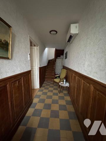 GRANDE MAISON DE MAITRE A RESTAURER AVEC DEPENDANCES, GARAGE  ET BEAU TERRAIN à 10 mn de FONTENAY