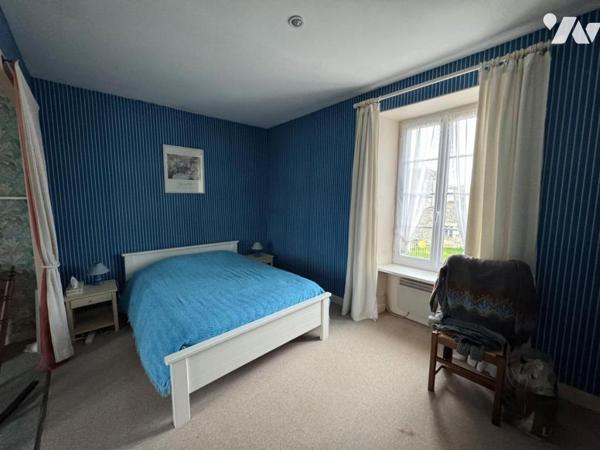 GRANDE MAISON DE MAITRE A RESTAURER AVEC DEPENDANCES, GARAGE  ET BEAU TERRAIN à 10 mn de FONTENAY