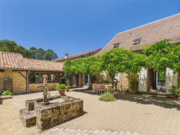 Périgourdine rénovée et grande piscine proche Bergerac