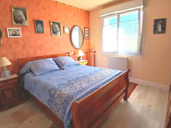 Maison spacieuse en pierre de taille avec piscine, à quelques minutes d'Angoulême