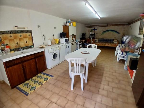 Maison spacieuse en pierre de taille avec piscine, à quelques minutes d'Angoulême