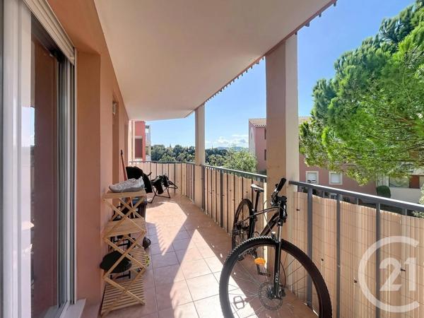 Appartement T4 à vendre  4 pièces - 87 m 2   FREJUS  - 83