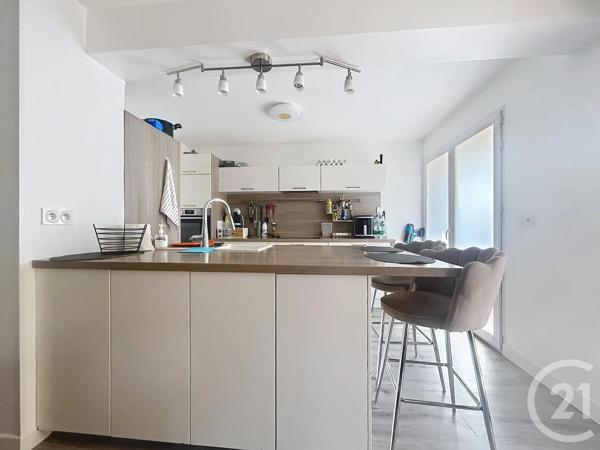 Appartement T4 à vendre  4 pièces - 87 m 2   FREJUS  - 83