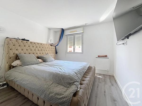 Appartement T4 à vendre  4 pièces - 87 m 2   FREJUS  - 83