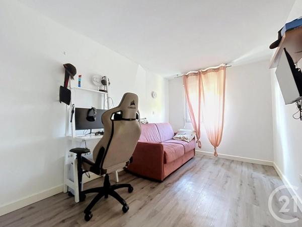 Appartement T4 à vendre  4 pièces - 87 m 2   FREJUS  - 83