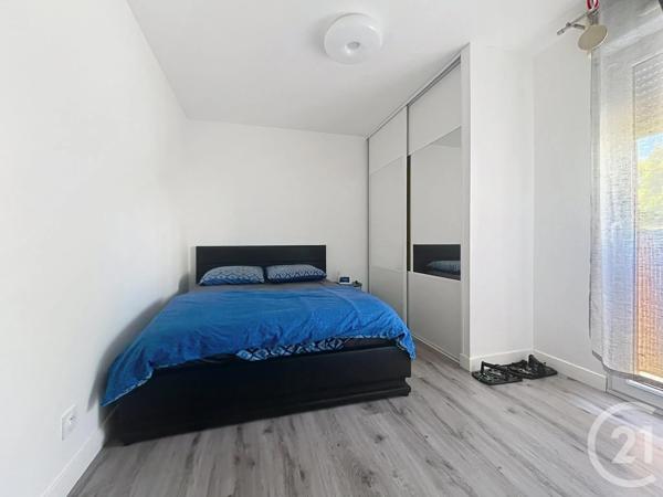 Appartement T4 à vendre  4 pièces - 87 m 2   FREJUS  - 83