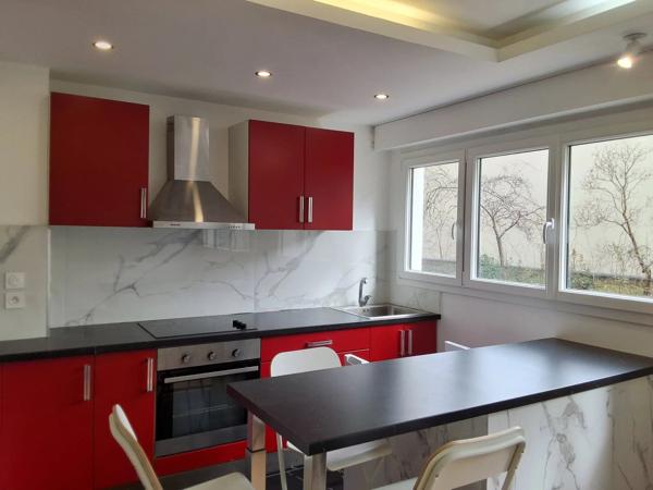 Location                                                      Appartement
                        
                     3 pièces                      54 m2                     à Courbevoie