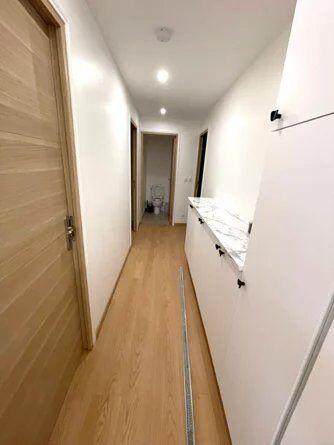 Location                                                      Appartement
                        
                     3 pièces                      54 m2                     à Courbevoie