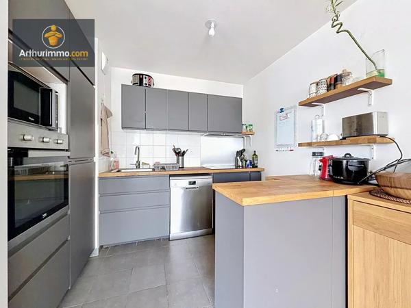 Vente                                                      Appartement
                        
                     4 pièces                      71 m2                     à Ermont