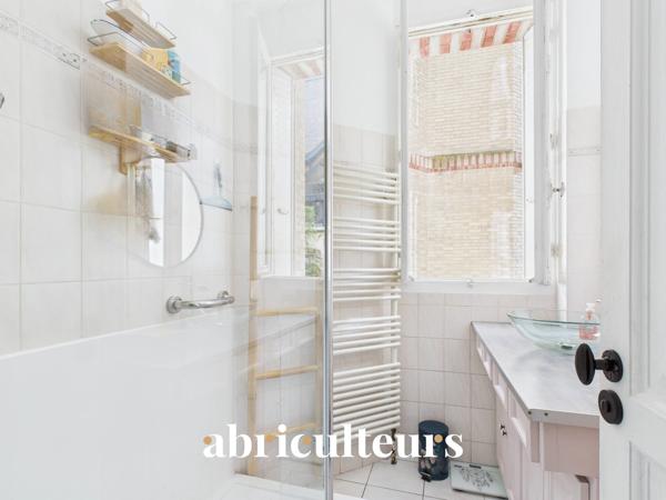 4 pièces au calme sur cour arborée Charme de l’ancien Paris 15e Convention 72 m²