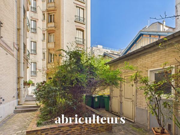 4 pièces au calme sur cour arborée Charme de l’ancien Paris 15e Convention 72 m²