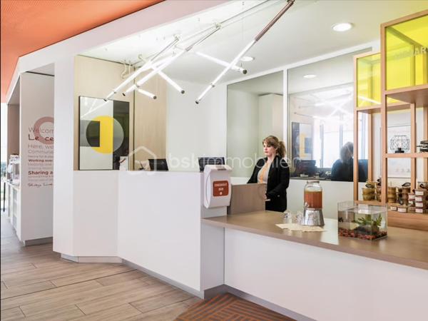 L’Aparthotel Adagio Access Paris Massy Gare TGV est idéalement situé dans le centre du quartier d’affaire de Massy, à 2 minutes de marche de la gare RER et TGV Massy-Palaiseau et 13,5 km de l’aéroport Paris Orly. 

Sous contrat de bail commerciale avec la société PVCP. Ce bien de plus de 21m2 garantira à son propriétaire un loyer de 6004€ HT par an, soit une rentabilité brute garantie de 7%. Vous souhaitez vous construire un patrimoine sécurisé et/ou créer un complément de revenu retraite garanti, alors ce bien est parfait pour vous. Statut LMNP avec amortissement possible. Photos d'un bien type. A NE PAS LAISSER PASSER !!!

Taxe foncière : 270€
Charges de copropriété par an : 590€