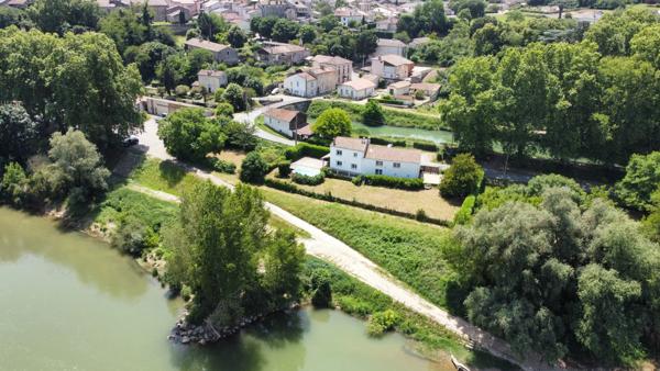 Grande maison de caractère entre canal et Garonne dans le Lot-et-Garonne