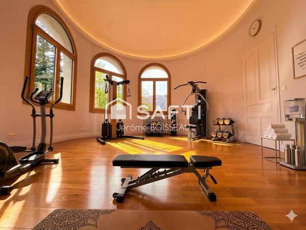 Mas d'exception de 495 m2 , 75 hectares de nature et charme absolu